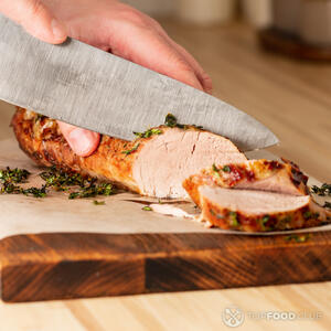 Нарезать рульку на небольшие кусочки