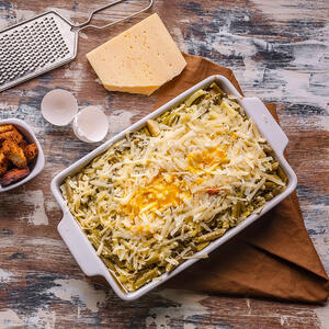 Готовить лазанью.