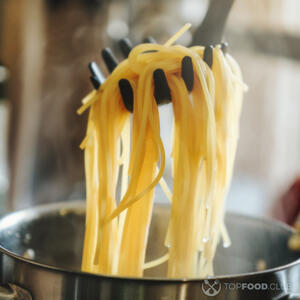 Приготовить спагетти.