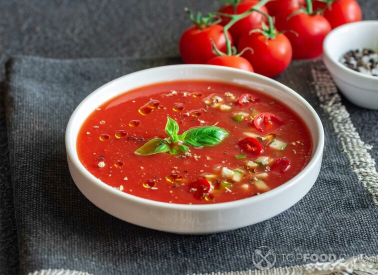 2021-09-28-fjnxr6-portion-of-gazpacho-b2hxpg9