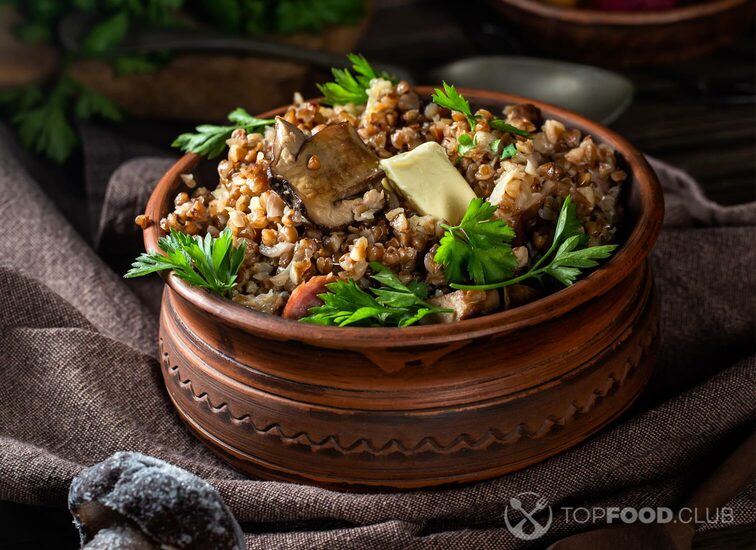 2021-10-01-nvfo8l-buckwheat-porridge-with-mushrooms-lcdz45q