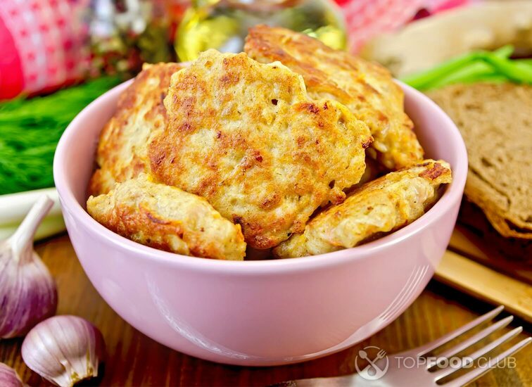 2021-10-04-8n1459-fritters-chicken-in-a-pink-bowl-on-the-board-vux83ts