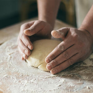 Готовить зразы.