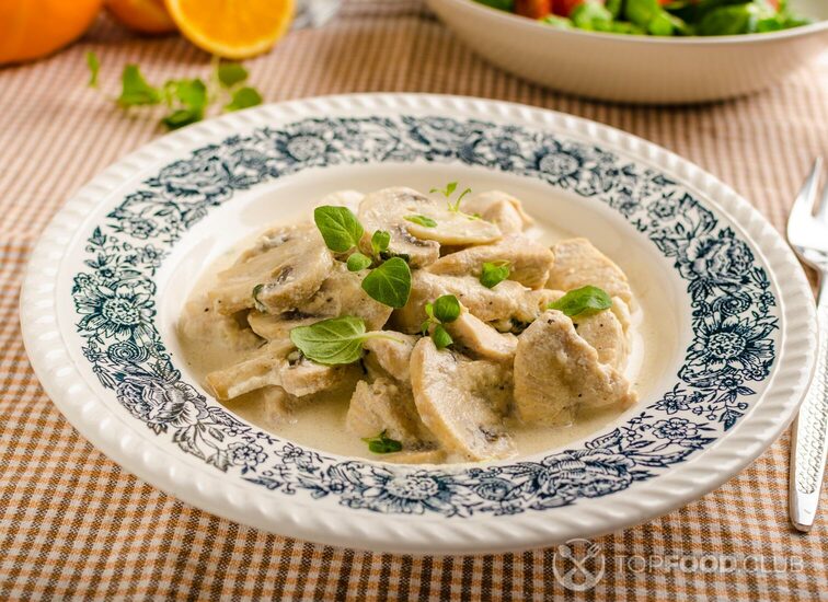 2021-10-04-wpujyb-chicken-with-mushrooms-and-cream-sauce-zgeh6yv