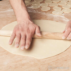 Раскатать тесто