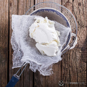 Протереть через сито.