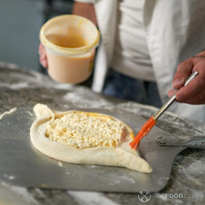 Смазать яйцом