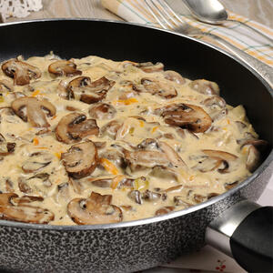 Тушить грибы.