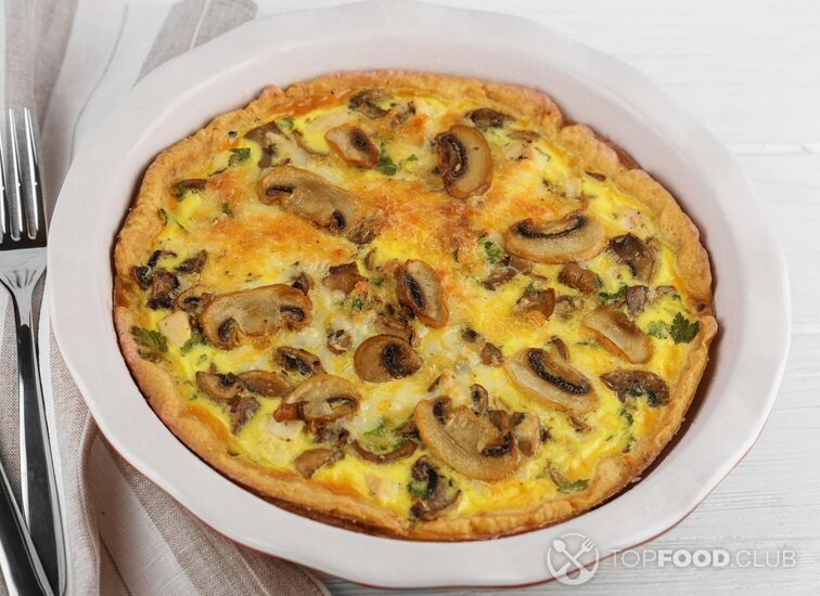 2021-10-15-xwa0zt-quiche-pie-with-chicken-and-mushrooms-cutlery-on-2021-09-04-14-37-13-utc