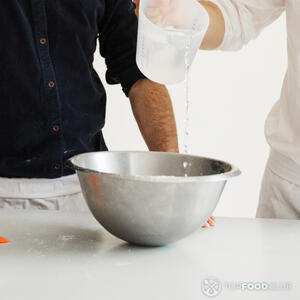 Растворить соль и сахар.