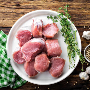 нарезать мясо