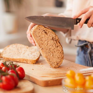 резать хлеб