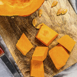Нарезать тыкву кубиками