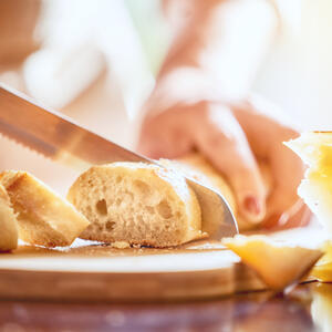 Нарезать хлеб 