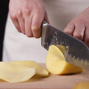 Резать картофель