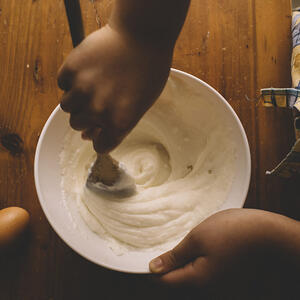 Смешивайте тесто до однородности