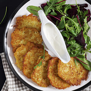 Драники с мясом готовы! Подавайте со сметаной