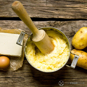 Разомните пюре толкушкой