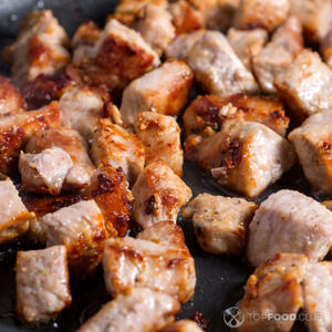 Жарим свинину