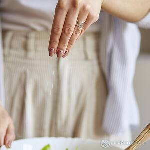 Приправьте овощи