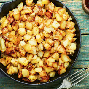 Жареная картошка с луком готова!