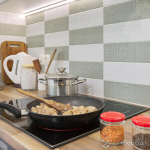 Жарим курицу на сковороде