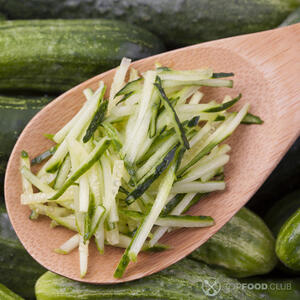 Резать огурец