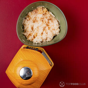 Натрите картофель