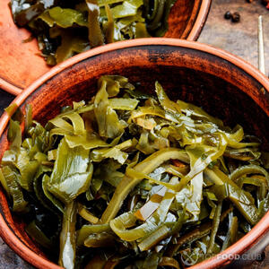 Добавляем морскую капусту.