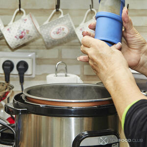 Поместите ингредиенты в мультиварку