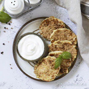 Кабачково-яблочные оладьи готовы!