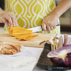 Нарежьте батат