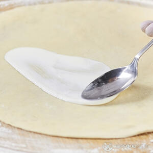 Смазать соусом