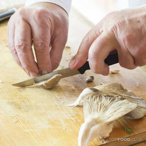 Резать грибы