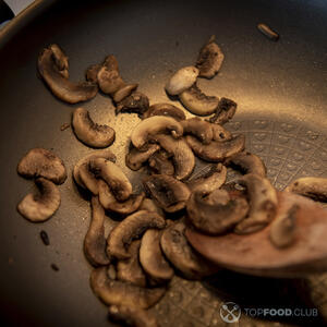 Обжарьте грибы