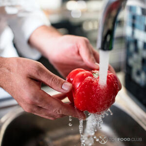 Моем красный перец