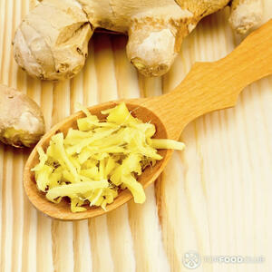 натираем имбирь