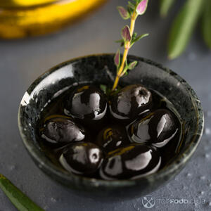 Берем маслины