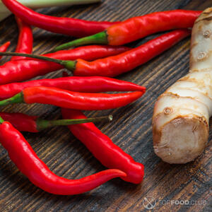 Берем перец и имбирь