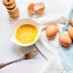 добавляем яичную смесь