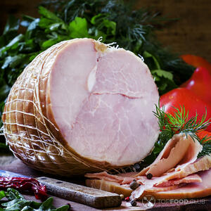 резать ветчину