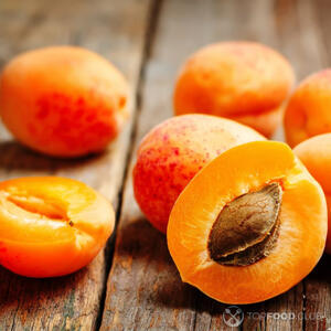 Чистим абрикос