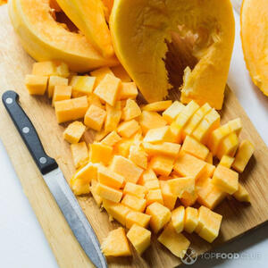 Режем тыкву.