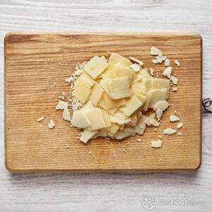 Режем пармезан