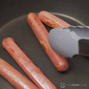 жарить сосиски