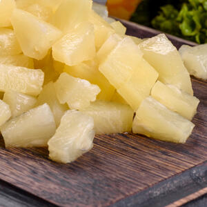 Режем ананас