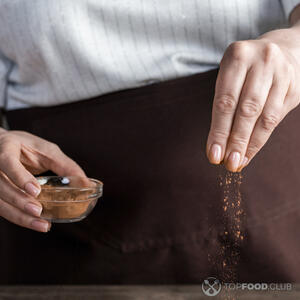 Добавляем корицу.