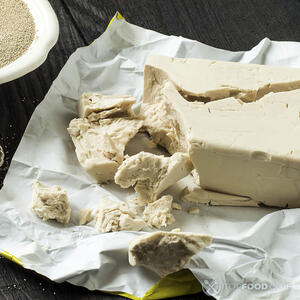 Добавьте дрожжи