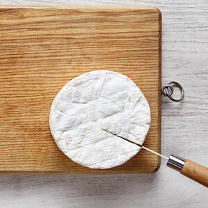 Надрежьте сыр