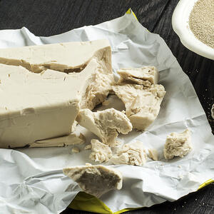 Добавьте дрожжи